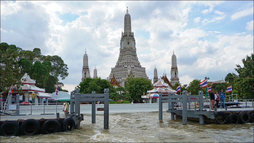 Ват Арун (Wat Arun) или Храм утренней зари в Бангкоке