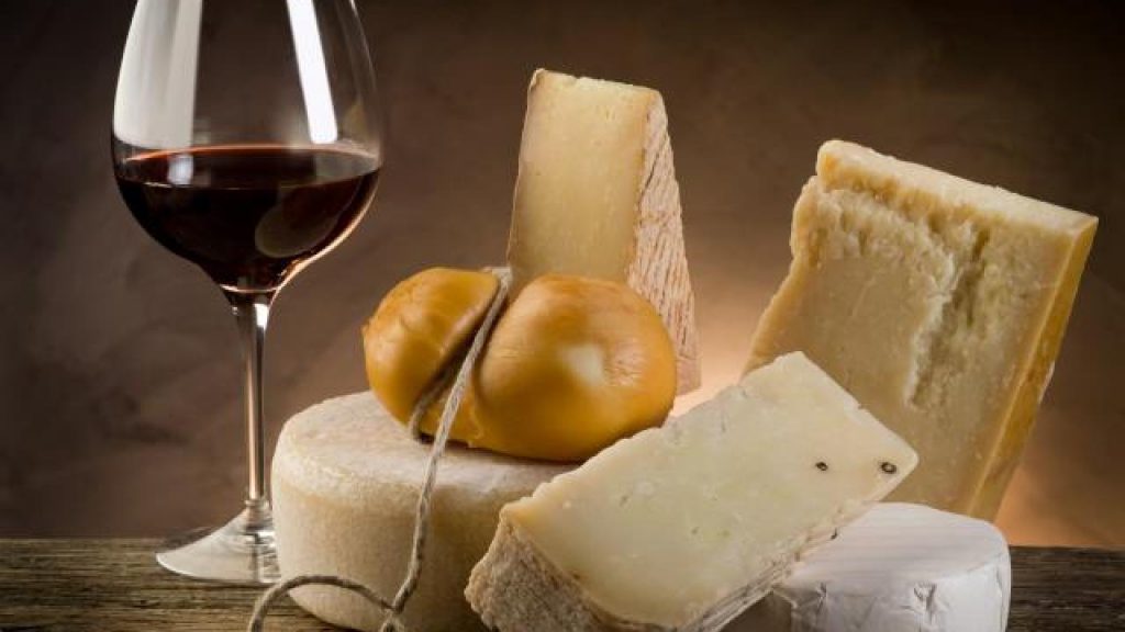 5 сыров которые обязательно нужно попробовать в поездке по Франции