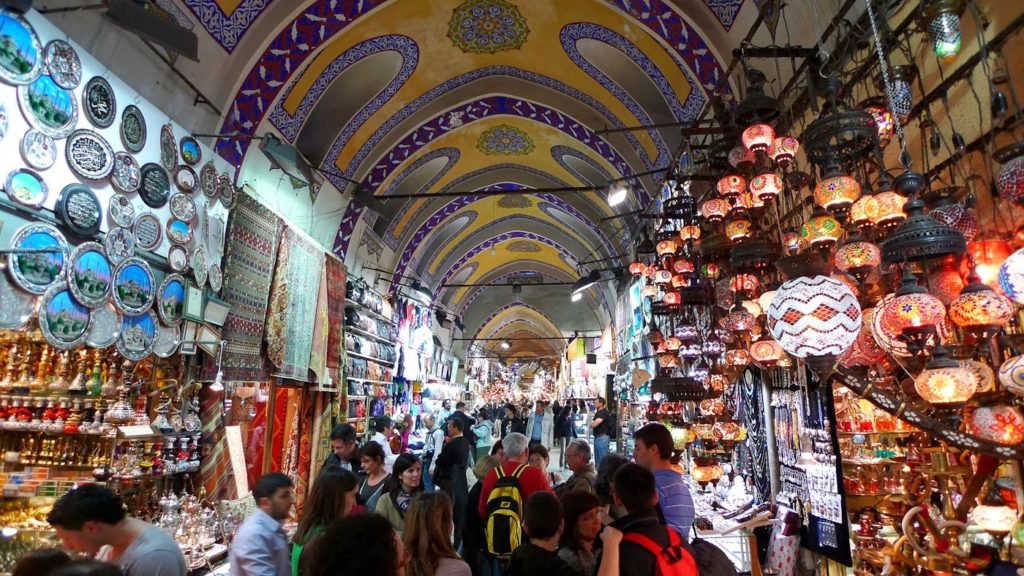 Какие уловки для обмана туристов часто используют мошенники в Турции