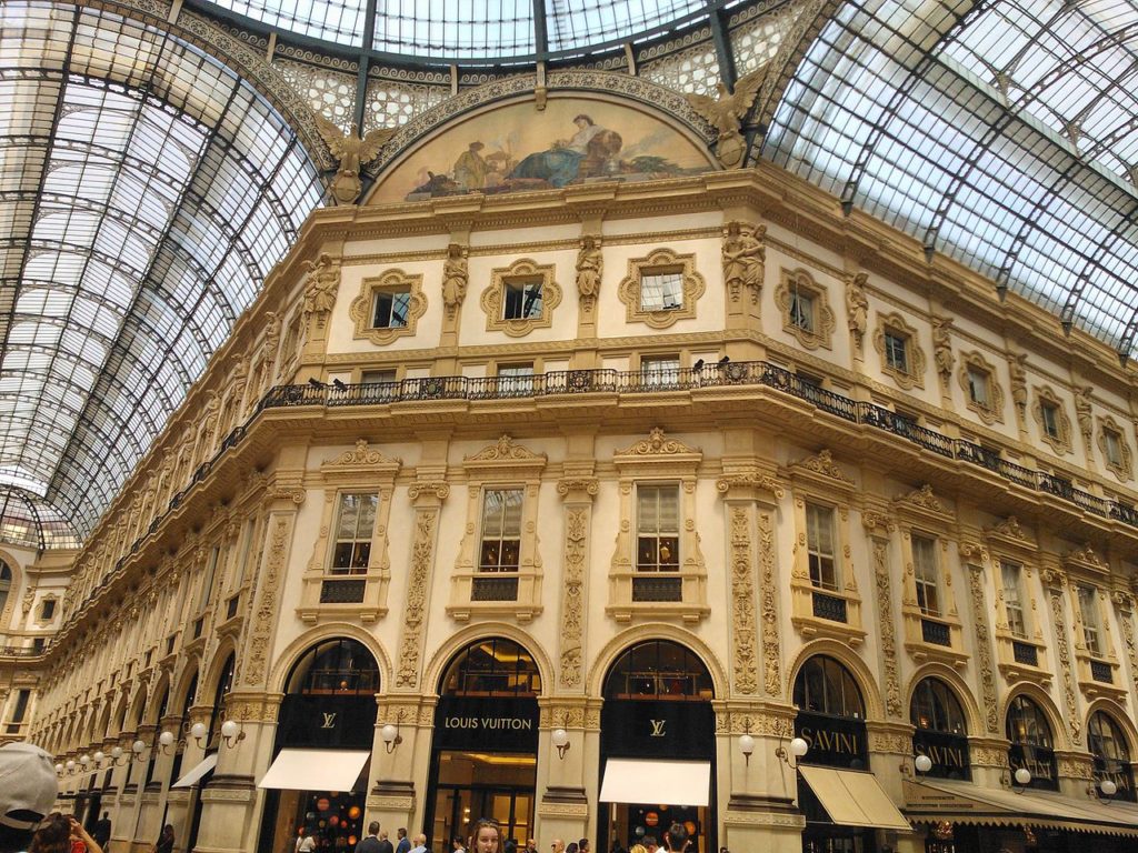 Где в Милане туристы могут сделать дешевые покупки