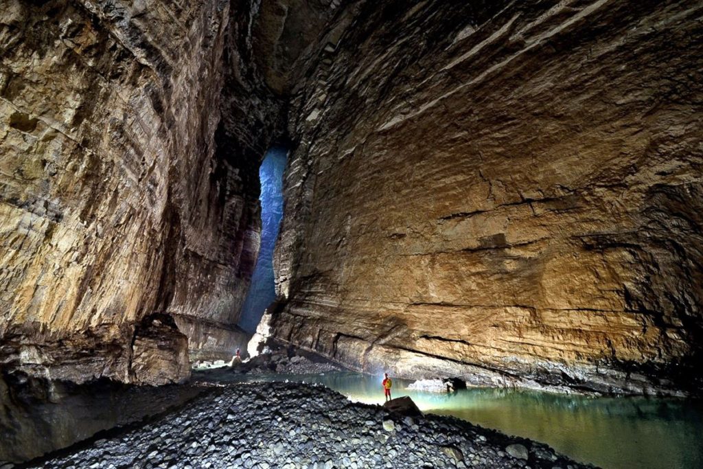 Топ-9 красивейших пещер в мире