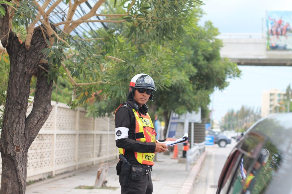 Как себя вести с тайским полицейским
