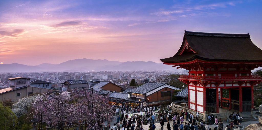 Какие правила нужно знать при поездке в Японию