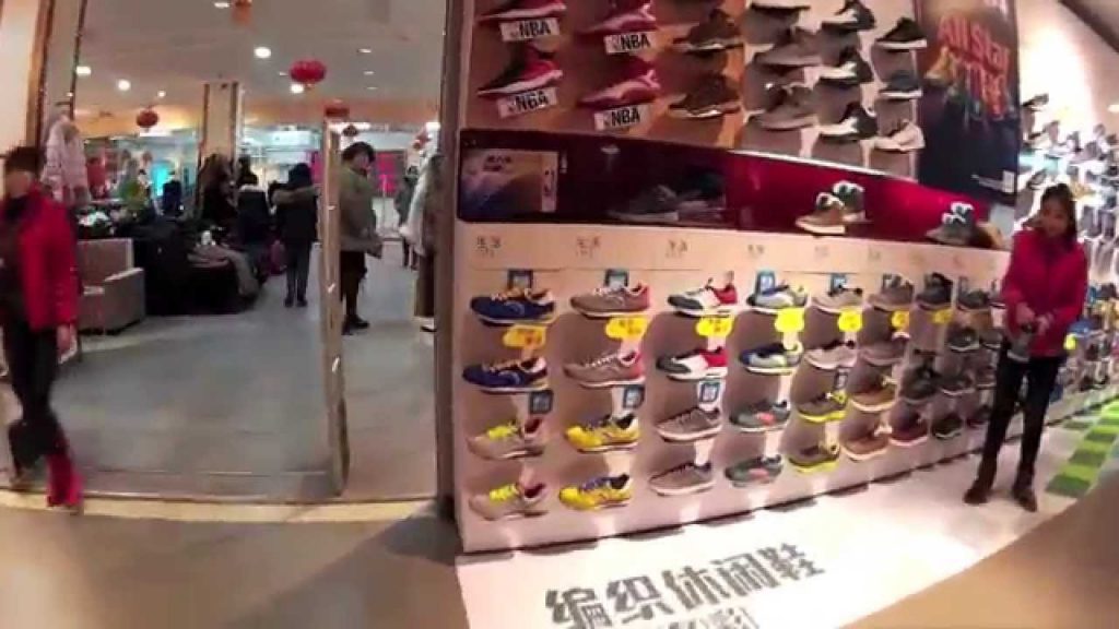Где в Китае туристы могут купить копии брендовой одежды