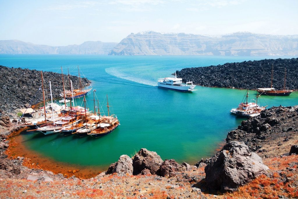 Остров Санторини - отличное решение для весеннего отдыха в Греции