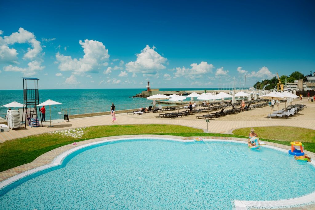 Топ-5 российских курортов у моря, где можно отдыхать всей семьей