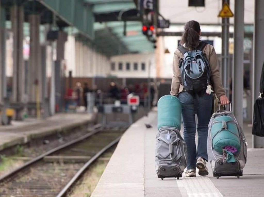 Как вернуть забытый багаж в поезде или на авиарейсе