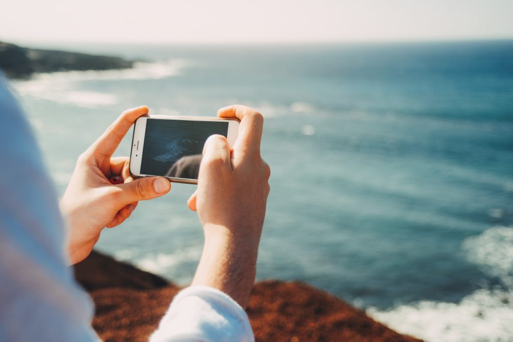5 причин почему лучше иметь запасной телефон в путешествии