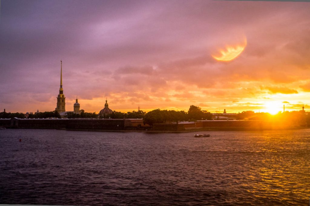 Где в Санкт-Петербурге можно посмотреть на красивейшие белые ночи