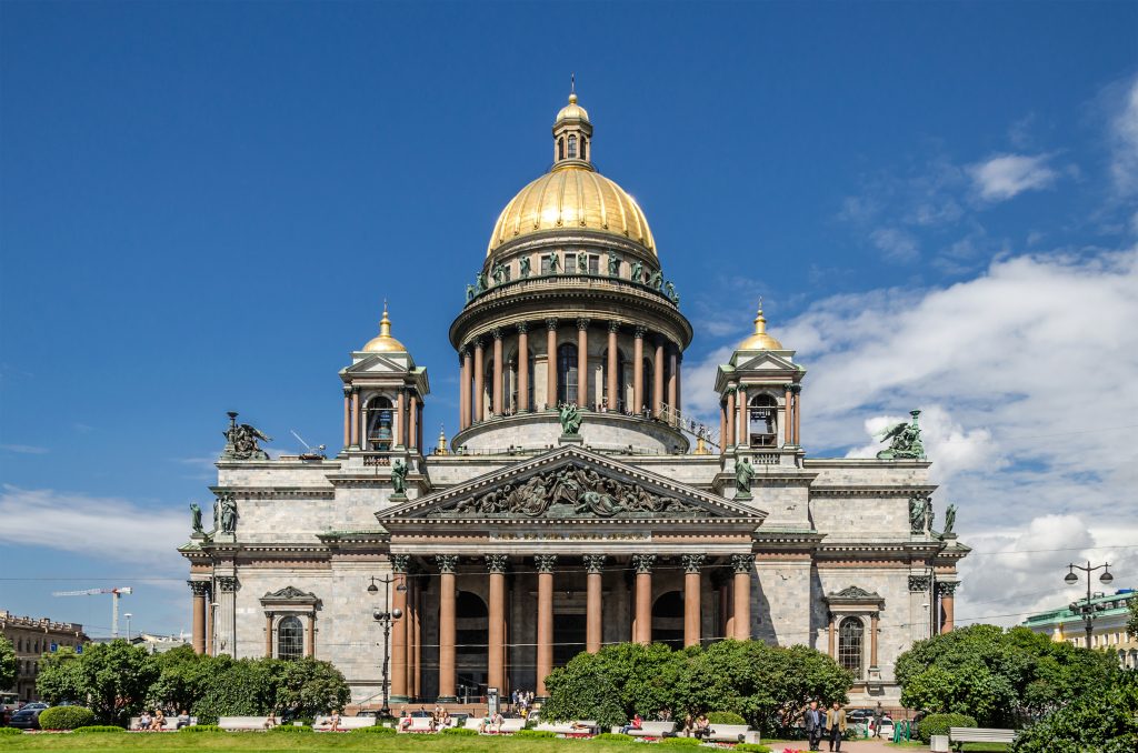 4 места которые стоит посетить в летней поездке по Санкт-Петербургу
