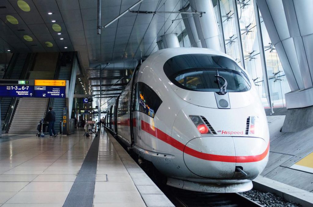 Новый поезд расстояние. Ice 3 Германия. Intercity поезда Германия. Железнодорожный транспорт Германии. Поезд Ice Германия.
