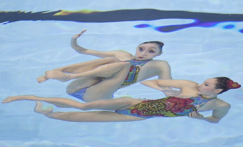 Dive into Laughter: A Collection of Hilarious Synchronized Swimming Photos