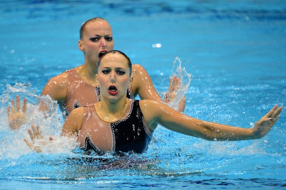 Dive into Laughter: A Collection of Hilarious Synchronized Swimming Photos