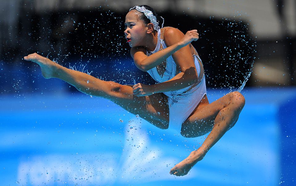 Dive into Laughter: A Collection of Hilarious Synchronized Swimming Photos