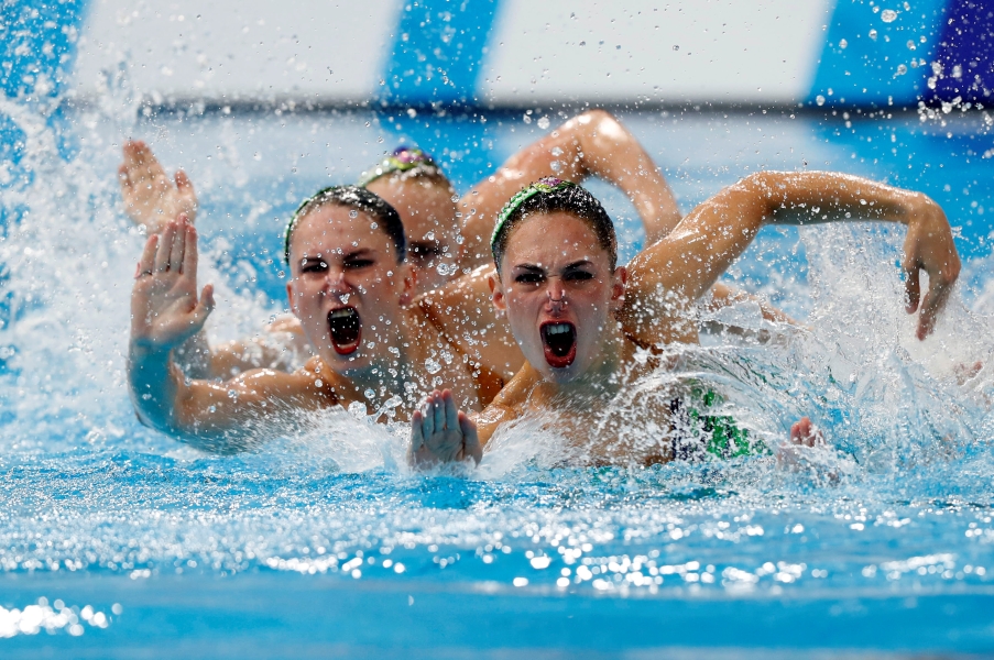 Dive into Laughter: A Collection of Hilarious Synchronized Swimming Photos