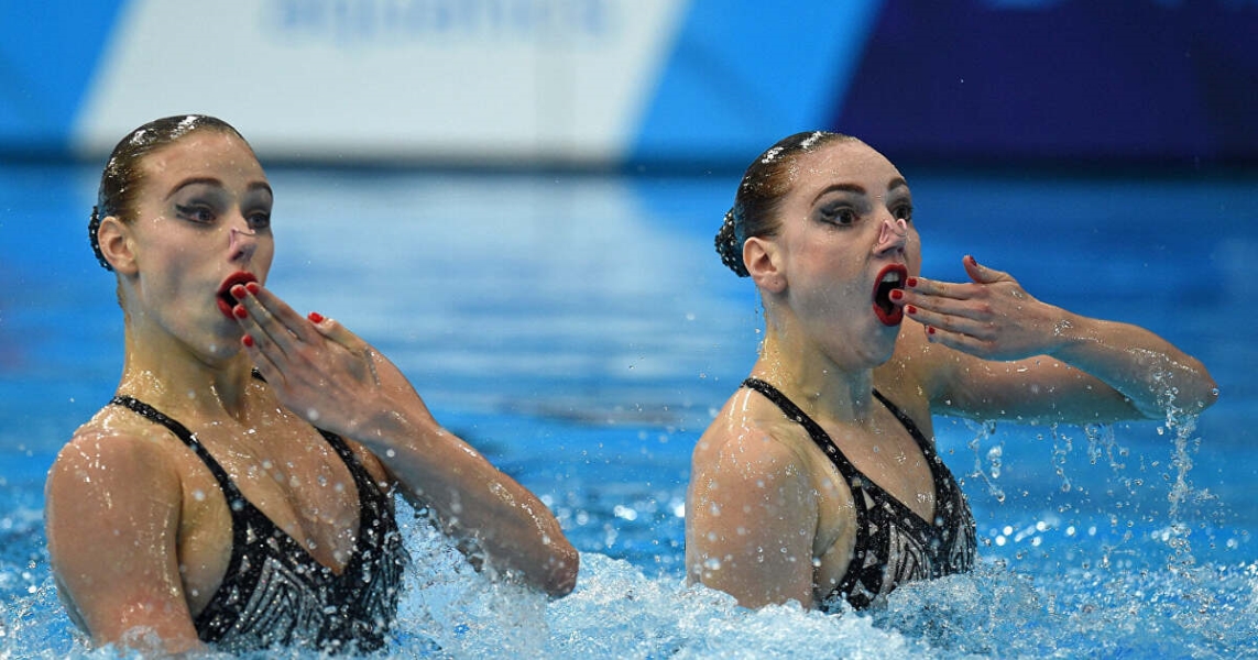 Dive into Laughter: A Collection of Hilarious Synchronized Swimming Photos