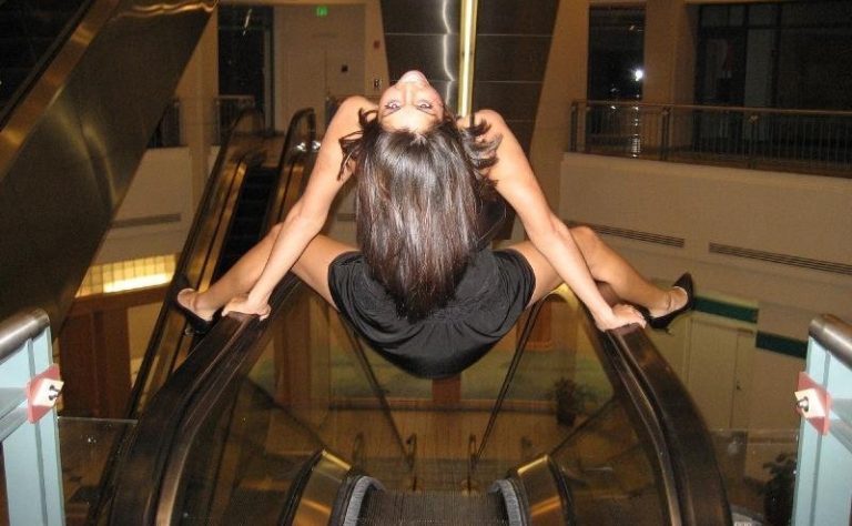 Carefree Girls Who Know How to Have Fun