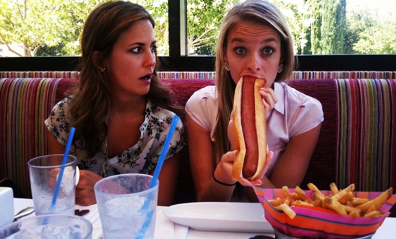 Carefree Girls Who Know How to Have Fun