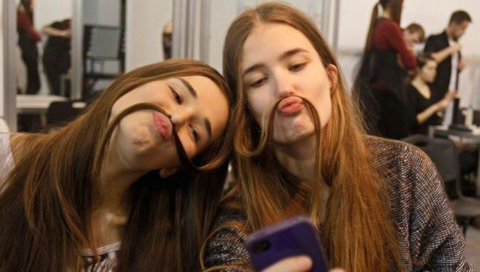 Carefree Girls Who Know How to Have Fun